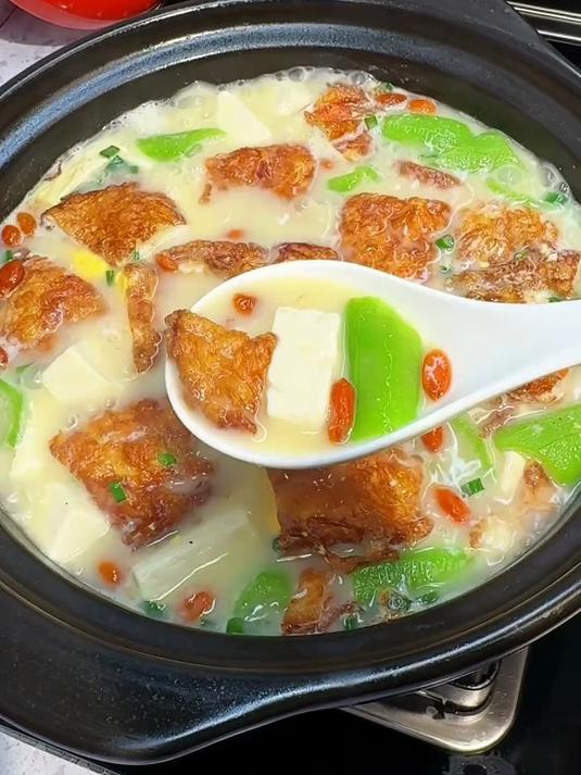 今天给孩子们做了鲫鱼豆腐丝瓜汤