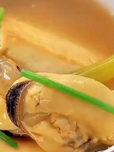 很多广东妈妈传承的煲汤方子里，淡菜干都是默默提鲜的功臣