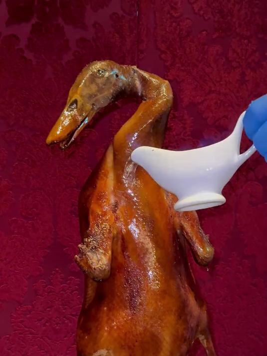 在台北米其林餐厅吃到了超好吃的北京烤鸭