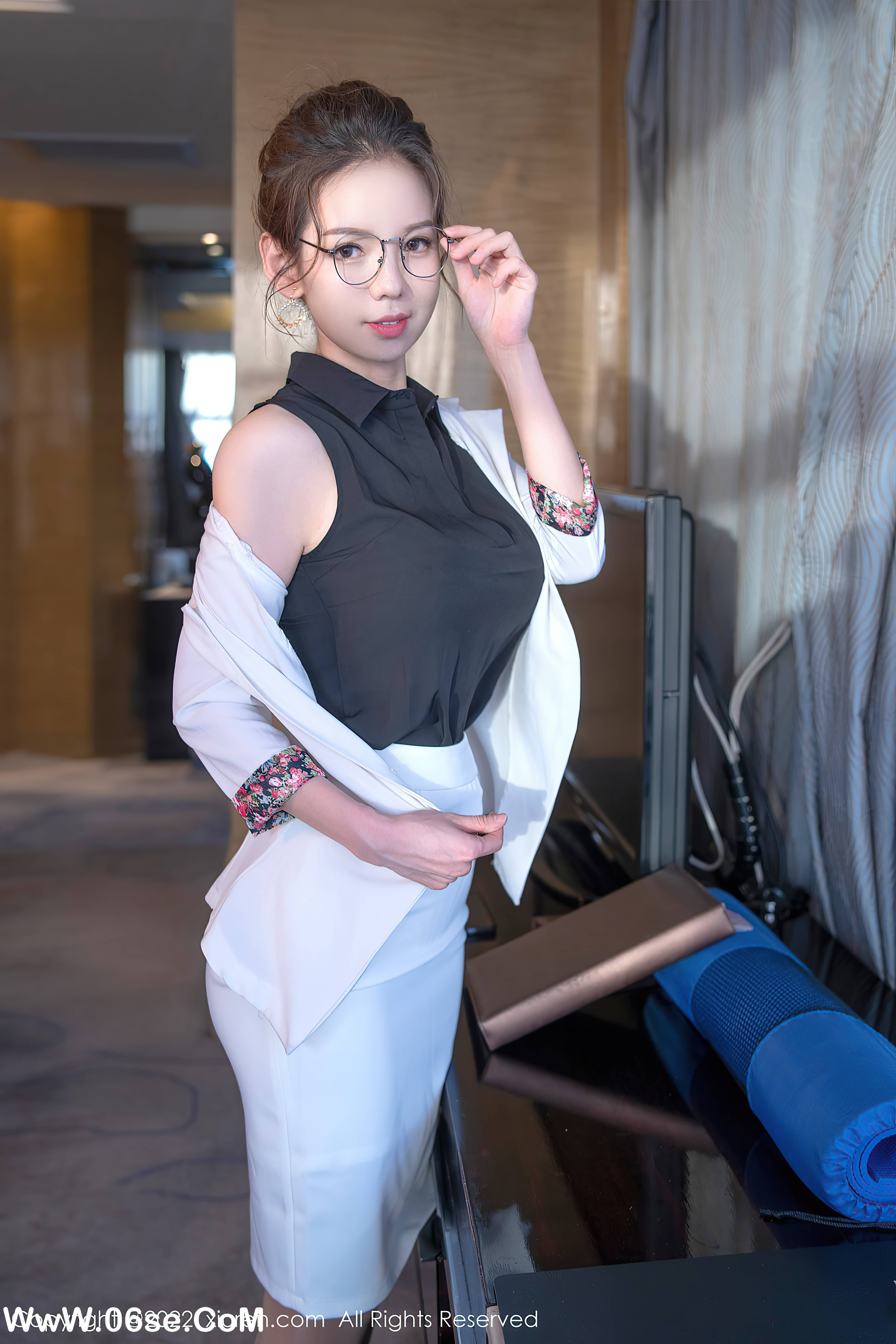 图片[12]-[XIUREN秀人网] 2022.04.25 NO.4917 大美媚京[62+1P543M]-六色网