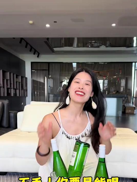 #白葡萄酒推荐#夏日微醺刚需！雷司令白葡萄酒，青苹果果香，冰镇更好喝，性价比拉满#微醺时刻