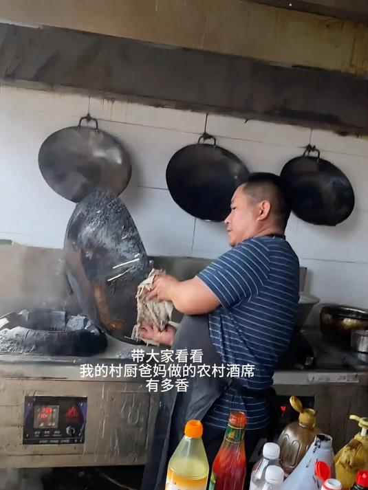 在农村一场酒席的丰盛 从不靠华丽的菜单!