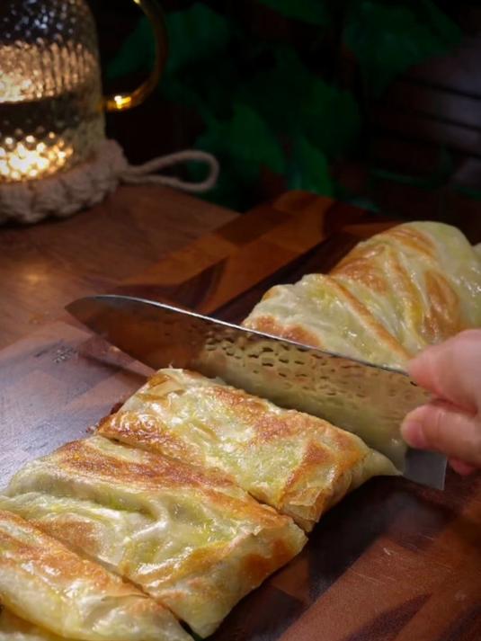 今天给大家分享一个酱香饼的做法