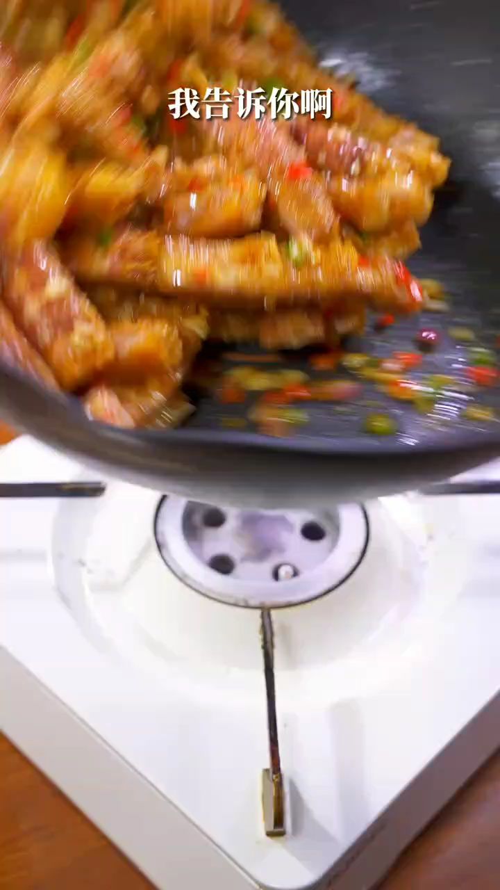 我认为皮皮虾最好吃的做法就是椒盐了,咸香酥脆