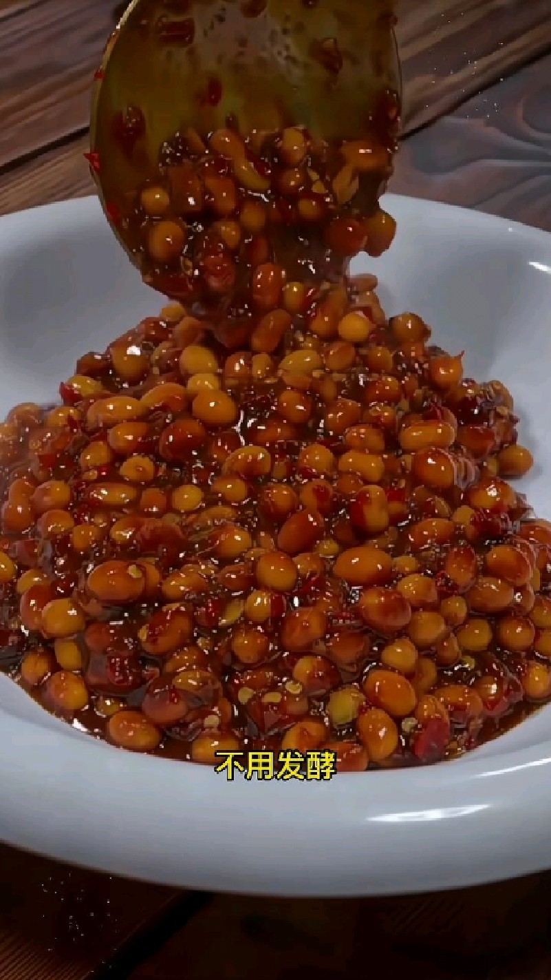 想减肥的不要吃这个宅家自制的黄豆酱,它简直是下饭神器,吃到放不下筷子