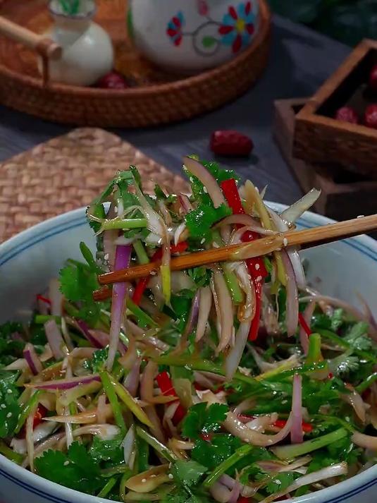 美味下酒的凉拌老虎菜