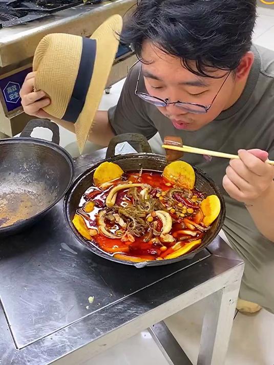 小地锅摆摊赚钱吗?真实利润揭秘,小本也能翻倍!