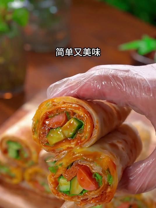 新鲜鸡蛋灌饼，加酱加蛋，够香的