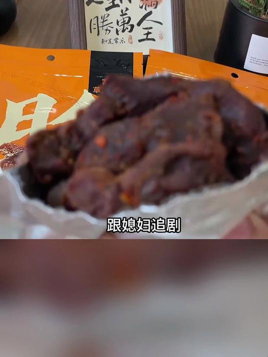 过木炭熏烤的盐焗风干鸡胗,肉质紧实越嚼越香,吃一次我就爱上