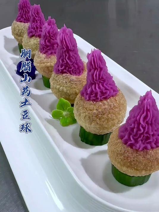 空心土豆球搭配胭脂山药也太好吃啦