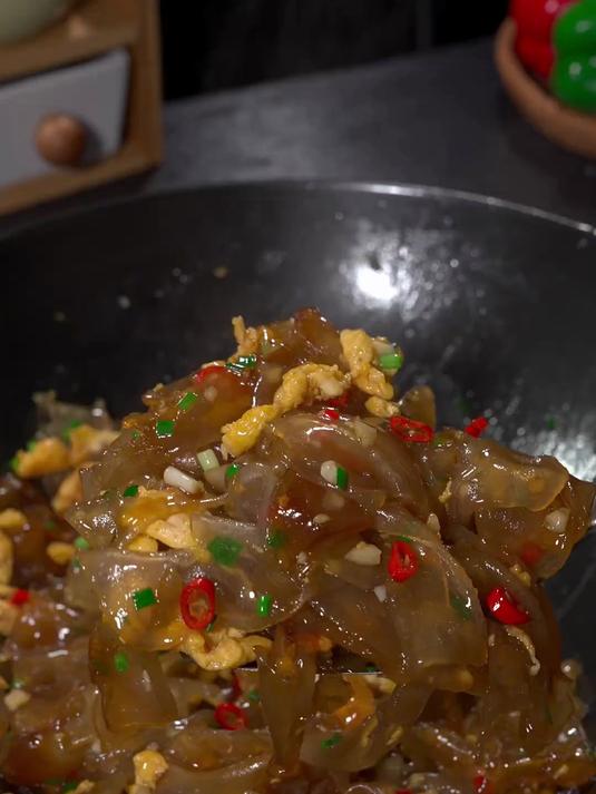一定要试试这个粉皮炒鸡蛋,滑溜溜的
