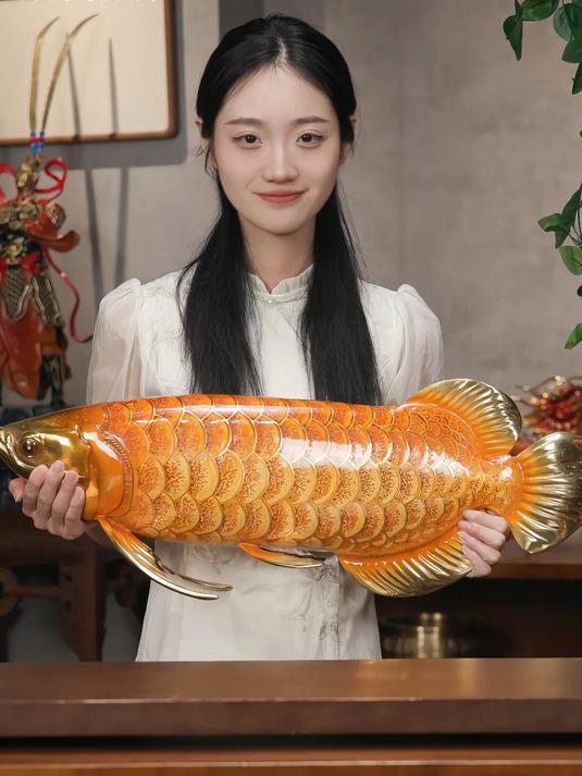 送老板有排面!这金龙鱼摆件显贵还寓意满满