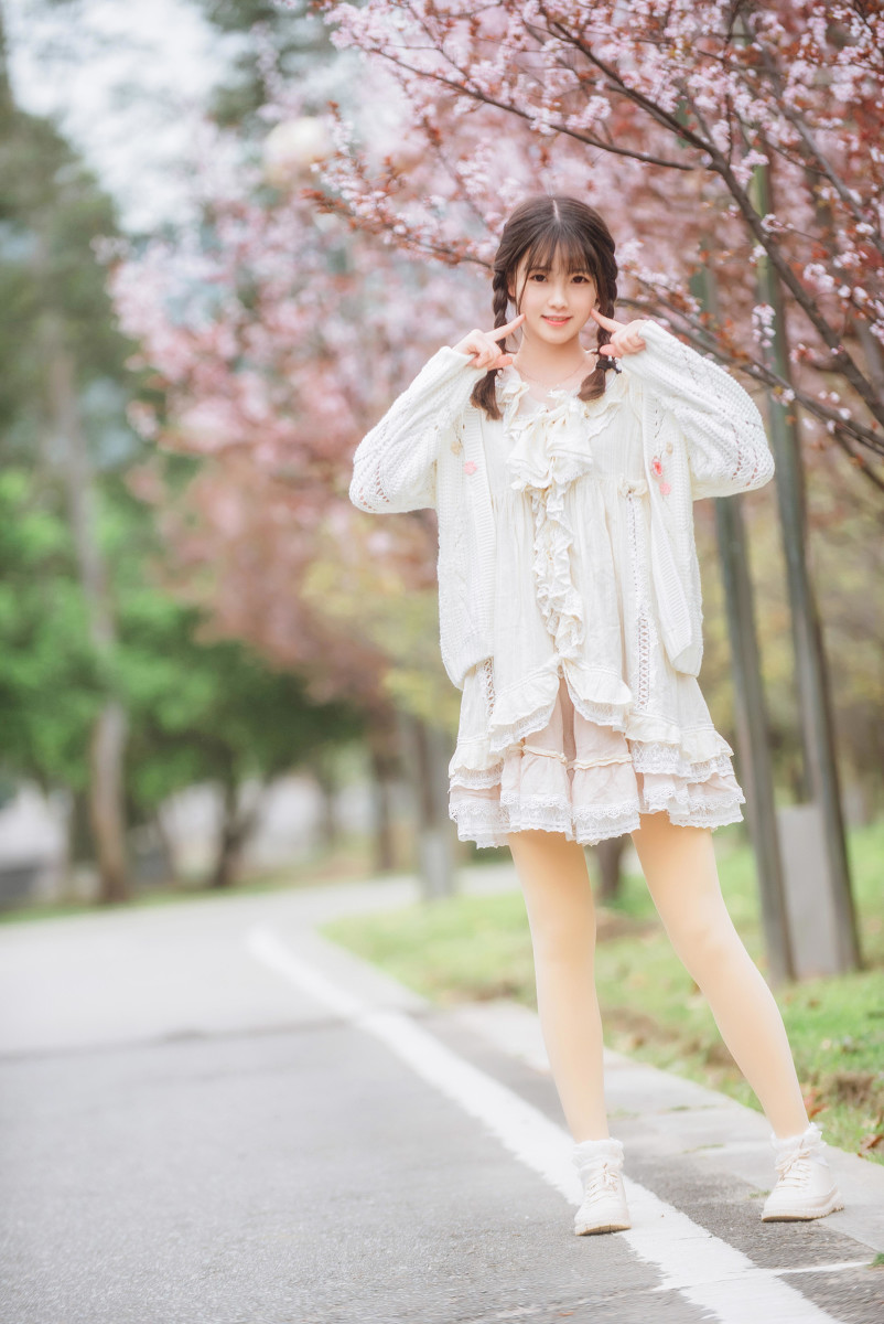 图片[3]-樱树花下女-六色网