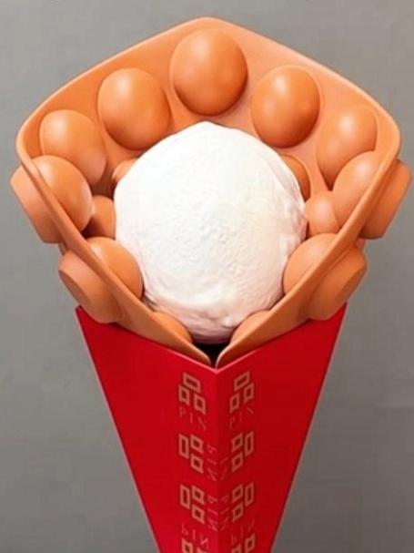 鸡蛋仔冰激凌店的‘镇店雕塑’