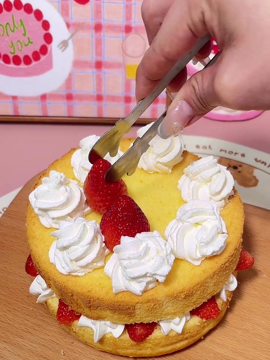 在家猫冬跟着宝宝巴士学做蛋糕竟然真的能成功