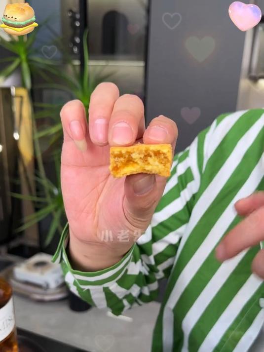 每次去厦门必买的凤梨酥真的巨好吃,吃起来一点都不甜腻