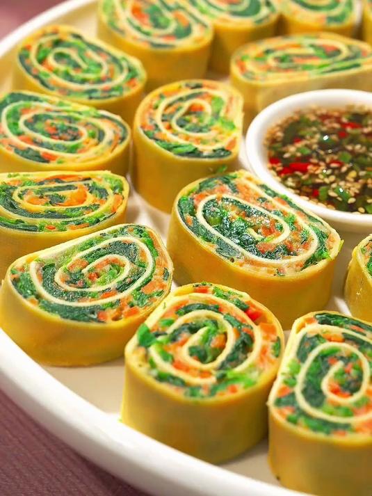 菠菜鸡蛋卷 把鸡蛋液倒进波菜里,不用炒也不凉拌