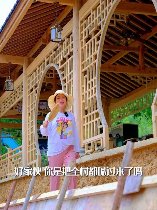 太难了,老李想在暴风雨之前把我们的鱼塘硬化好,没想到正好赶上