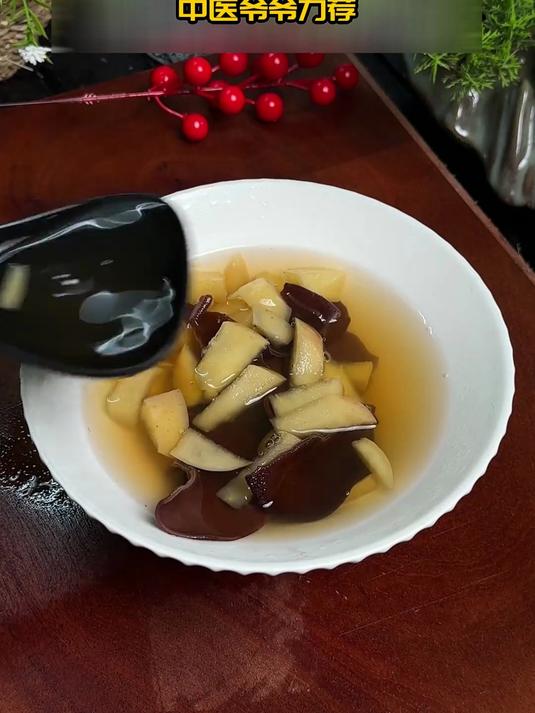 不起眼却超厉害!苹果木耳饮,清肠排毒、提亮气色,坚持喝超惊喜