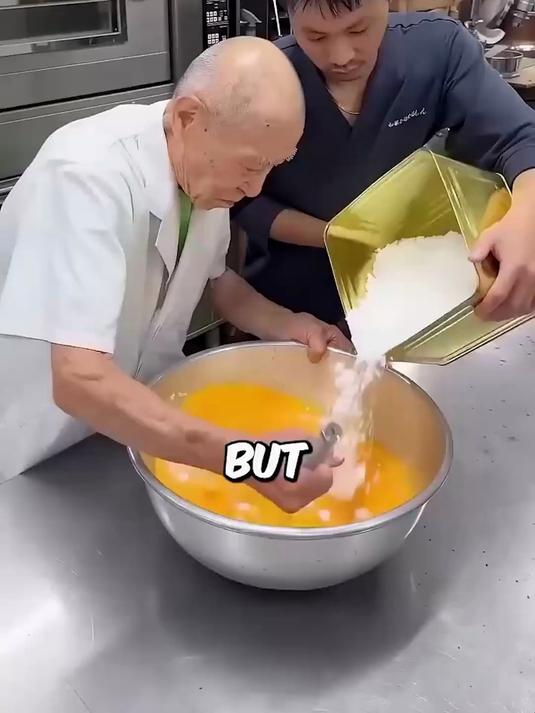 老人制作的蛋糕