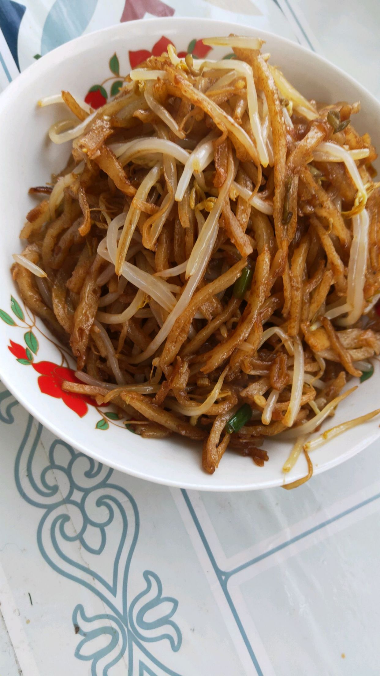 绿豆芽炒饼这样做真的太好吃了