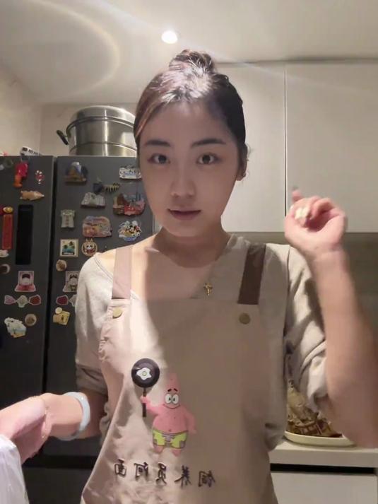 泡面姐 蛋黄焗鸡翅的做饭过程来了！我建议直接用奥尔良的料腌！