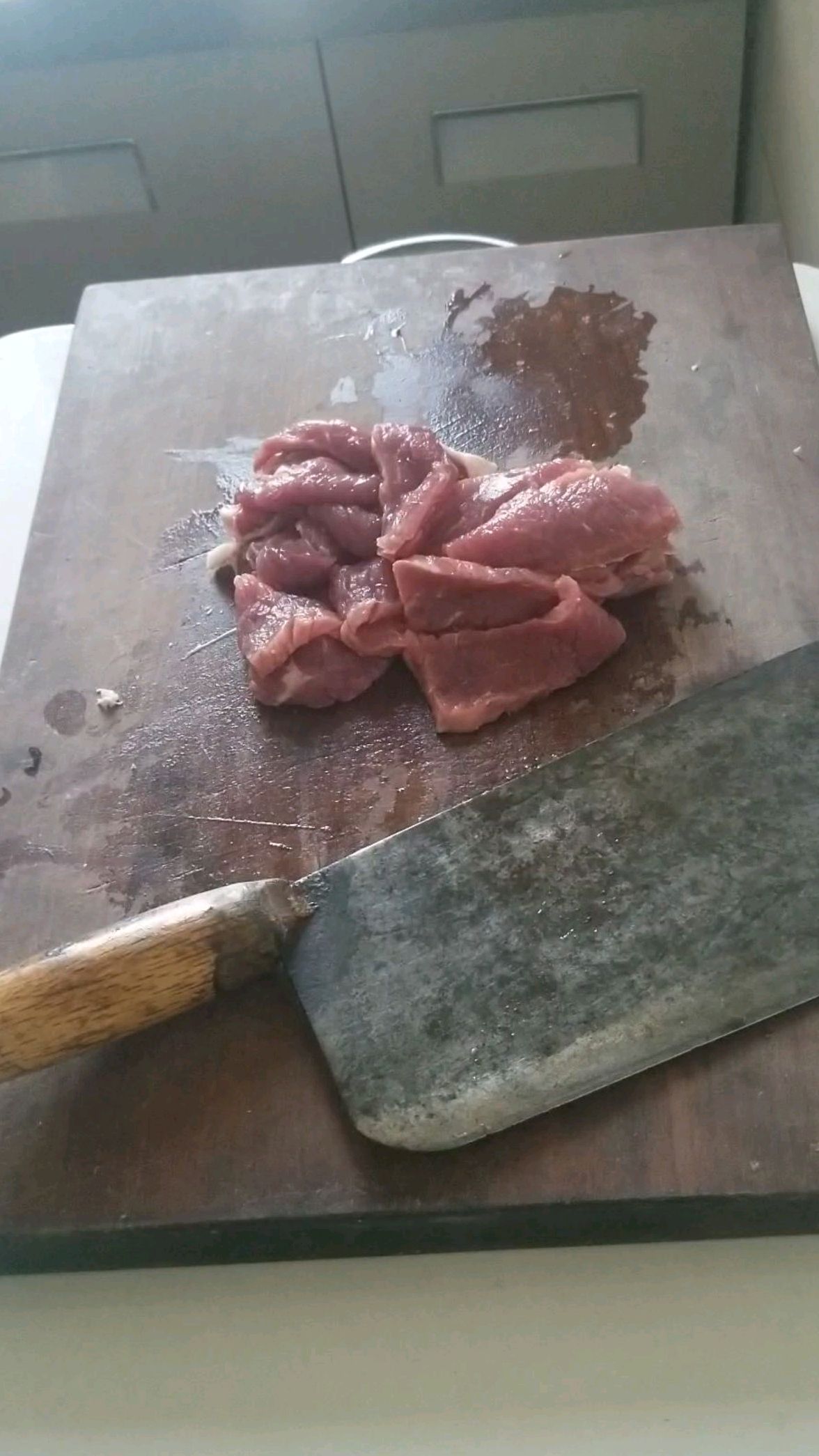 切个牛肉今天在家烤牛肉吃吃吧