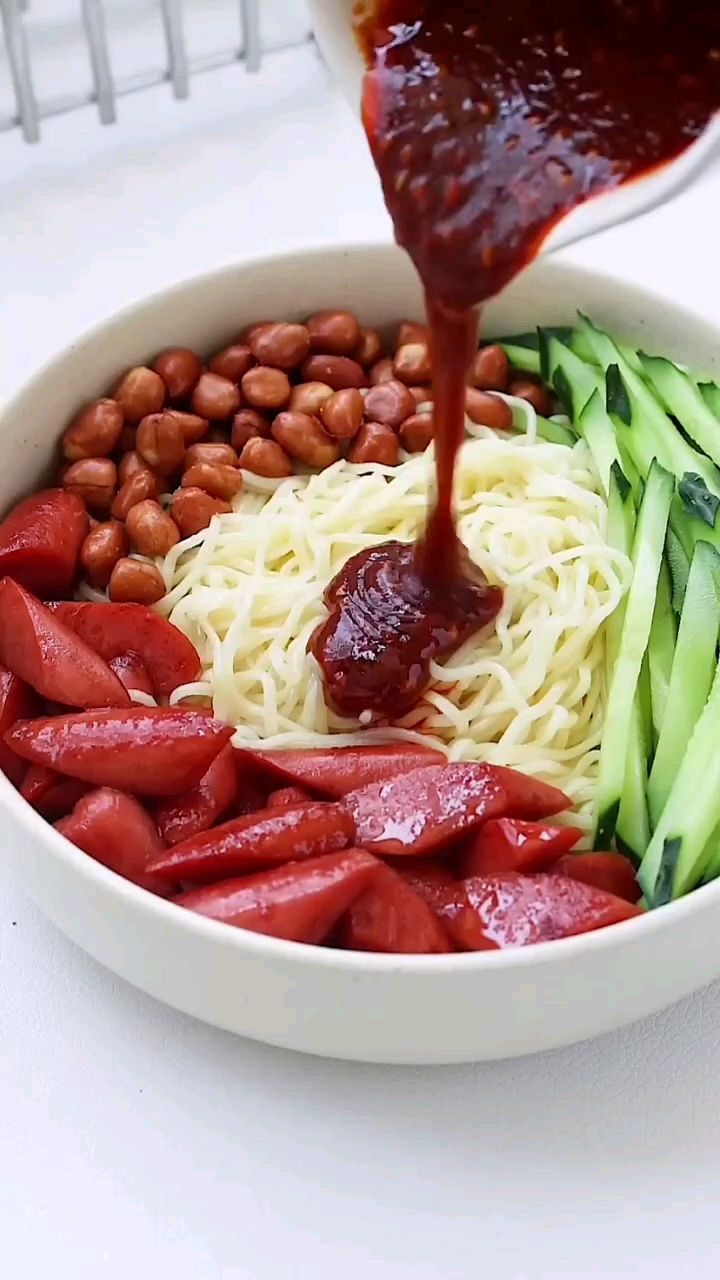 夏天来一碗爽口的凉拌面