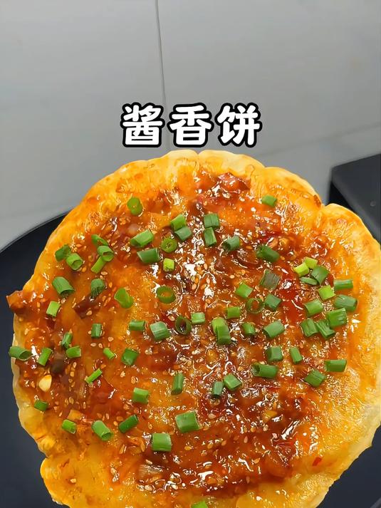 30秒学会这个蘸啥都好吃的万能酱!做出来的酱香饼比买的还好吃,夹馍拌面条都很香!