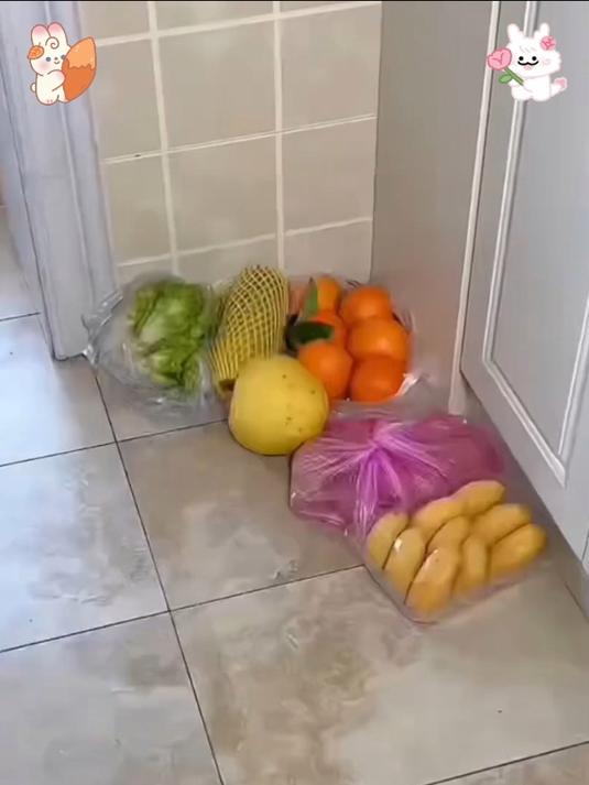 这是一款厨房落地水果蔬菜架,适用于厨房客厅