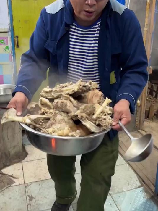 现在一吃饭就给我放《中华小当家》背景音乐：找找灵感