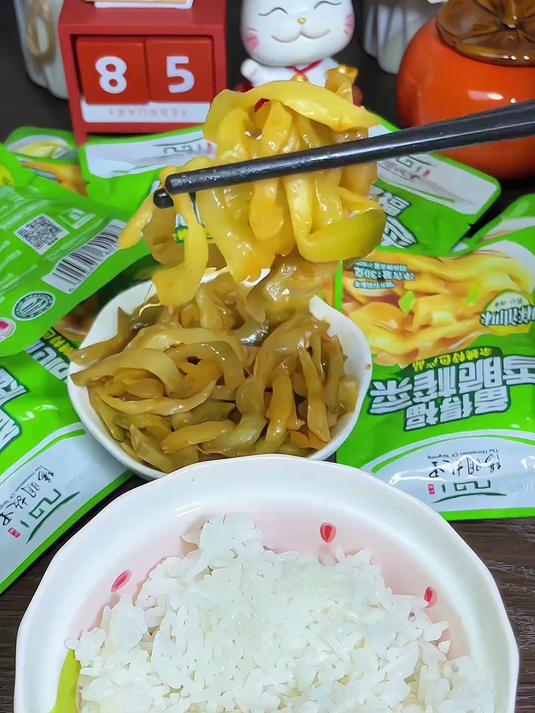 备得福麻油榨菜清脆爽口,用来炒菜下面条配粥配米饭都巨好吃!