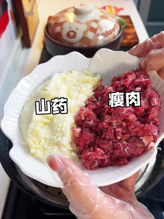 春天是长高的季节,一定要给娃玉米这个山药肉饼汤,汤鲜味美!#厨房好物# #炖盅# #在家做