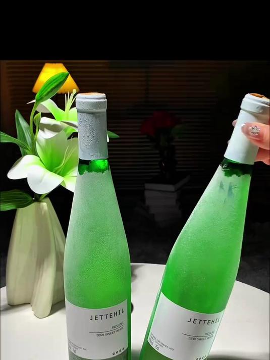 #白葡萄酒推荐#夏日必备雷司令白葡萄酒，清爽矿物口感，聚餐送礼都超有格调#雷司令白葡萄酒#