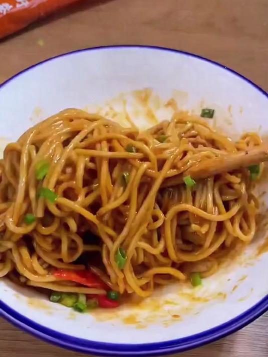 面质劲道酱香浓郁的蔡林记热干面