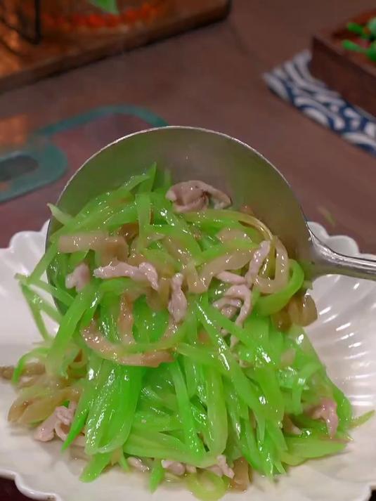 以后莴笋买回家别再凉拌了