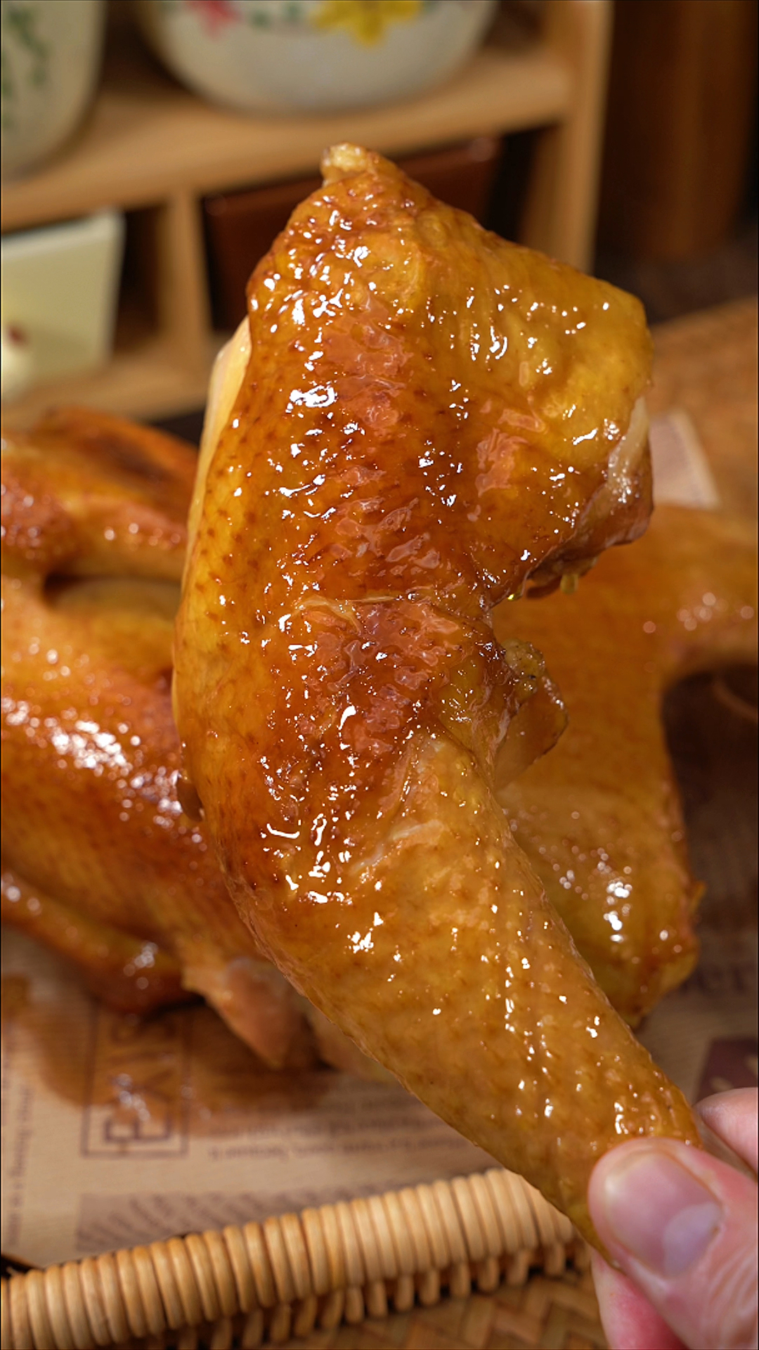 你们知道烤鸡要怎么做才能表皮酥脆,鲜嫩多汁吗?很多人第一步就做错了
