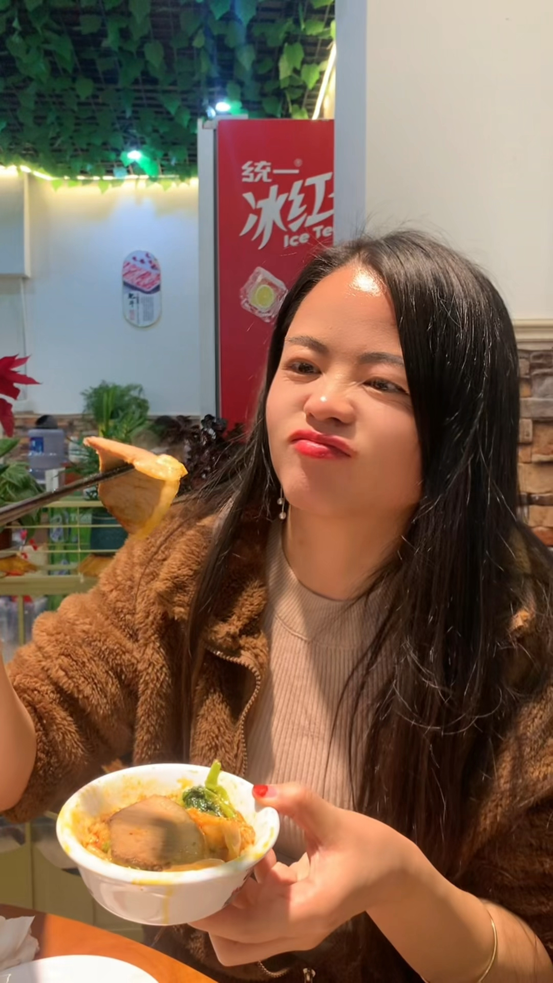 具有云南人数民族特色的火塘牛肉火锅,香辣入味!