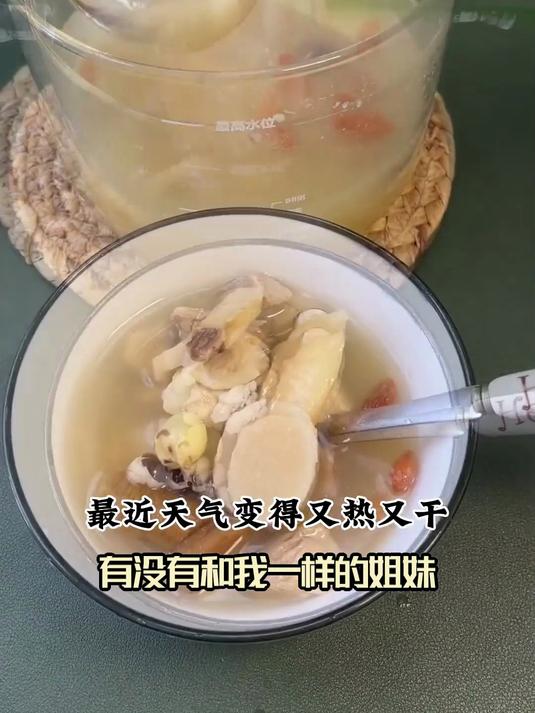 除燥气猪蹄墨鱼汤:清除秋冬燥气,咽喉肌肤无干涩
