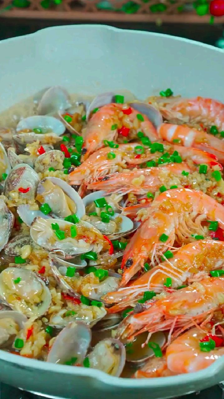 以后想吃蒜蓉鲜虾花甲粉丝就像我这样做,蒜香浓郁比买的还好吃