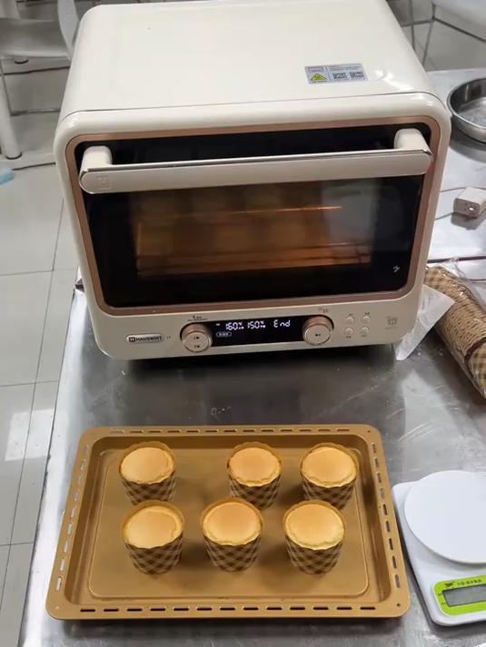 原来中筋面粉也能做出嘎嘎好吃的纸杯蛋糕一看就会的奶油纸杯蛋糕