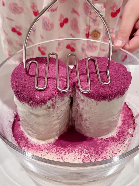 沉浸式多猫家庭|炫两个400g地雷芋泥蛋糕