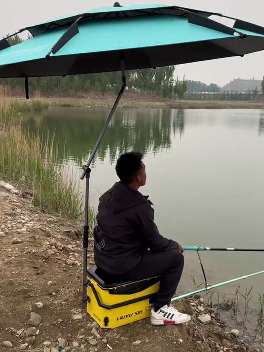 告别暴晒淋雨！万向可旋转钓鱼伞，防晒防雨抗风，久坐钓鱼更舒适#好物推荐##钓鱼##户外#