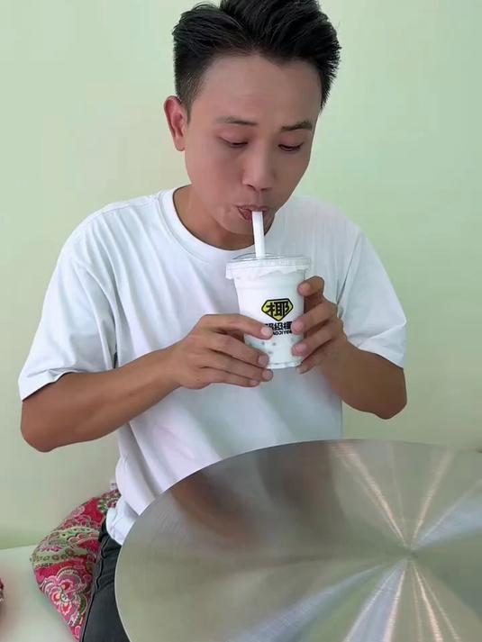 当成为奶茶店的固定NPC会发生什么?