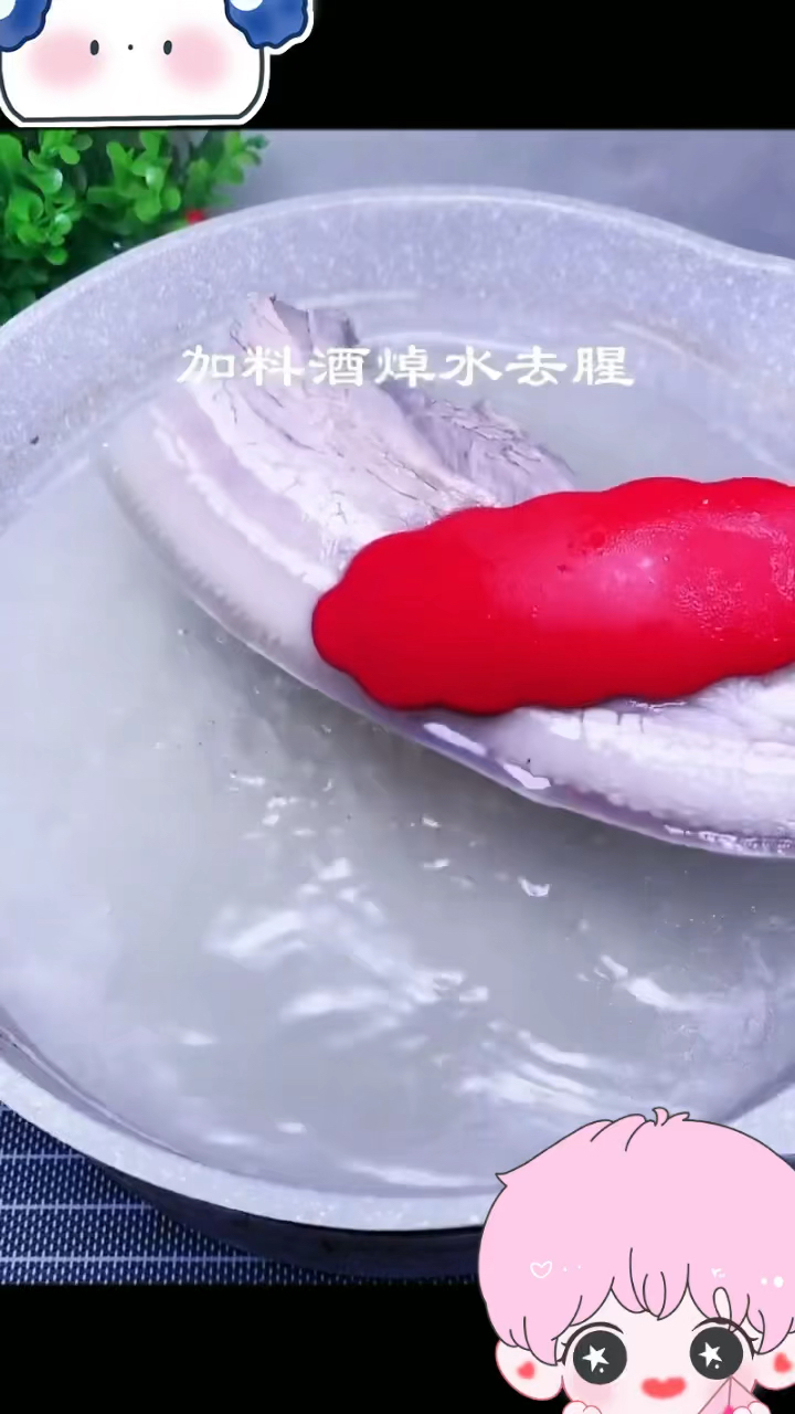 简单的蒜苗炒肉。