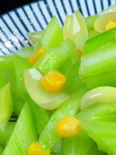 粤菜中的经典小炒（西芹百合）看似简单