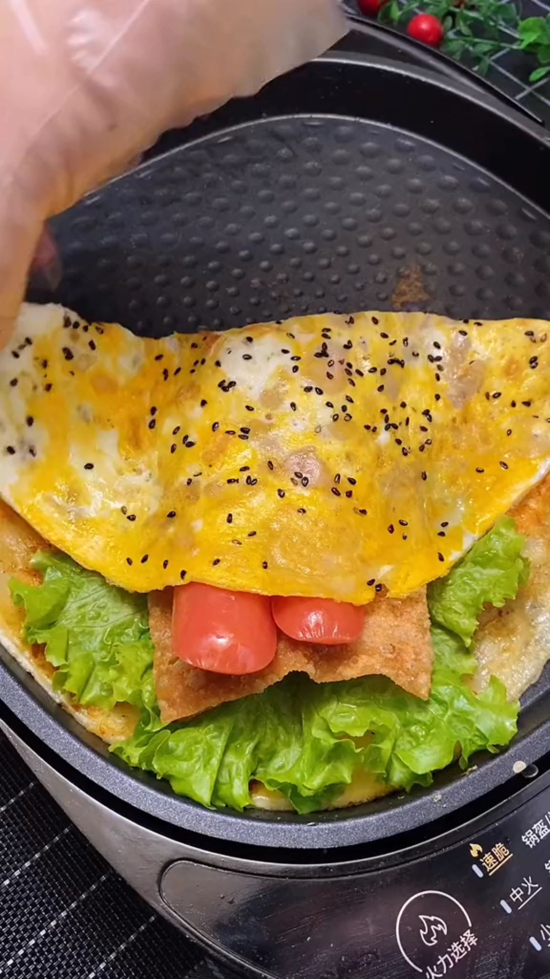 煎饼果子的做法和配方,煎饼果子面糊怎么调?