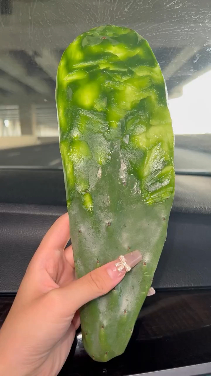 今天吃点不一样的,胡辣汤是真的巨好喝,仙人掌我真不想吃第二次!
