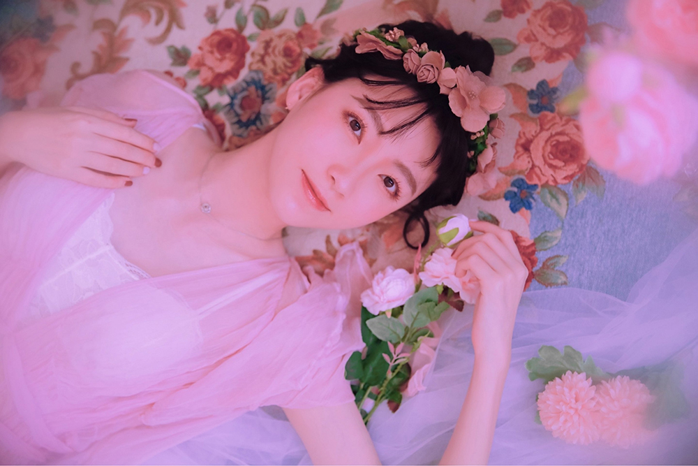 图片[2]-柔美的春日女孩-六色网