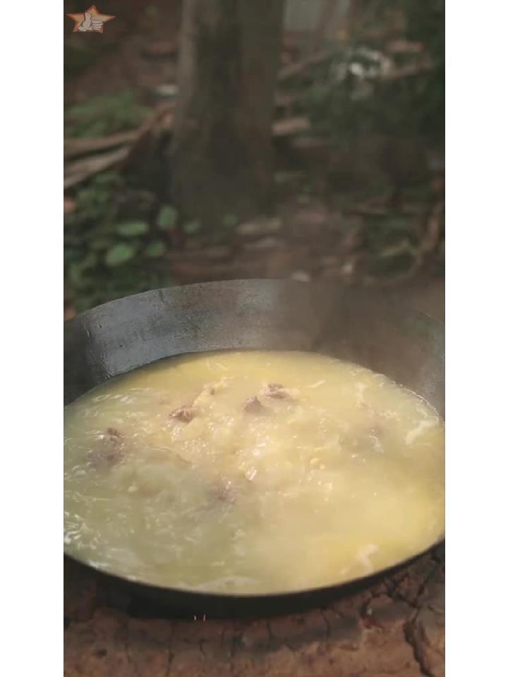 湛江牛骨汤湛江黄豆清汤牛骨汤相信没人不爱吧,手抓着啃